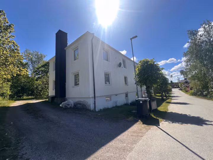 Stor lägenhet med trädgård och grill – lägenhet i Katrineholm