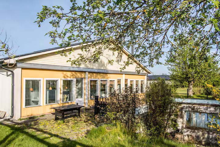 Stort hus med marmorgolv – villa i Strängnäs
